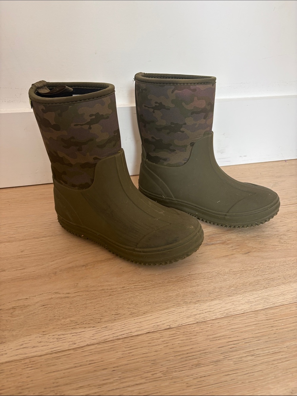 Boys Western Chief size 2 Neoprene Camo Boots